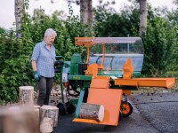 Posch Holzspalter Polly mit hydraulische Stammhebevorrichtun
